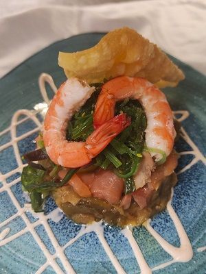 Timbal de verduras con gambas y alga wakame del Restaurante Graccurris de Alfaro