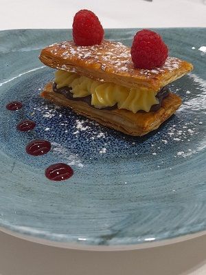 Hojaldre de crema y chocolate del Restaurante Graccurris de Alfaro