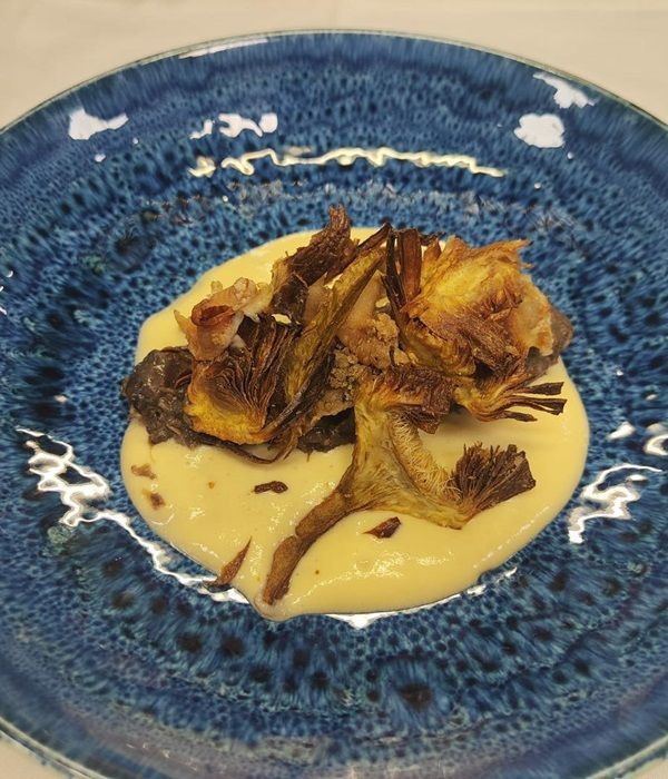 Espuma de Tortilla de Patatas Duxelle de Rabo, Hongos y Alcachofas del Restaurante Graccurris