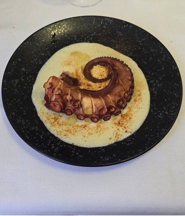 Pulpo a la gallega con parmentier de patata del Restaurante Graccurris de Alfaro